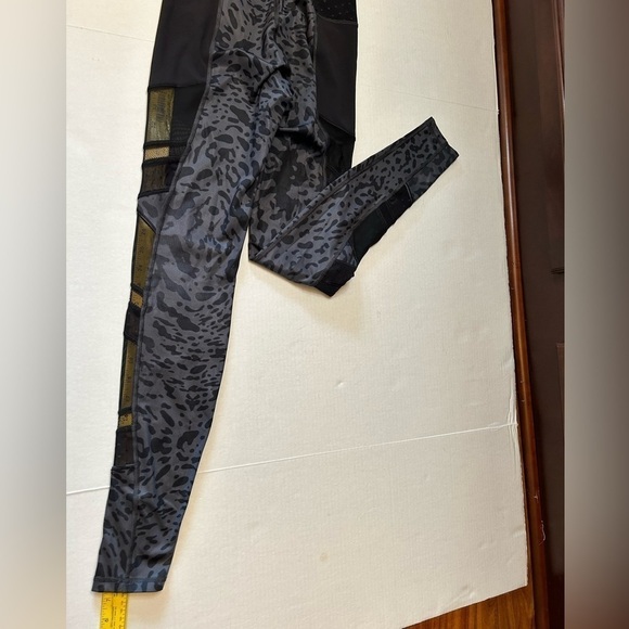 Lululemon Just Breathe animal swirl deep coal print compressionleggings Sz-2 H20 - Picture 7 of 13